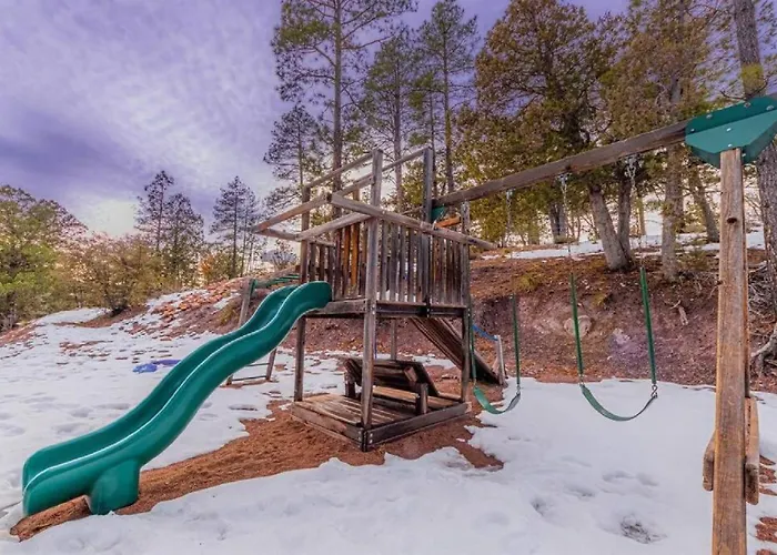 Chalet #3 Rainbow Trout - Pet Friendly- Sleeps 6 - Playground & Game *
